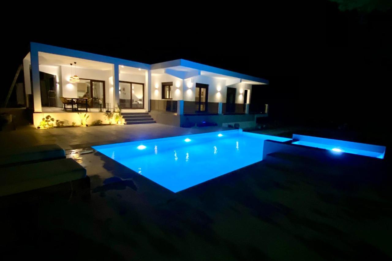 Luxury Villa Anemone With Private Pool Pastida Bagian luar foto